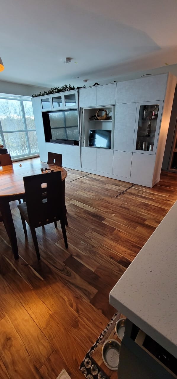 Moving Walls — Living and dining area